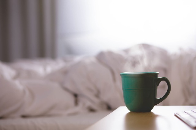 ranní káva u postele