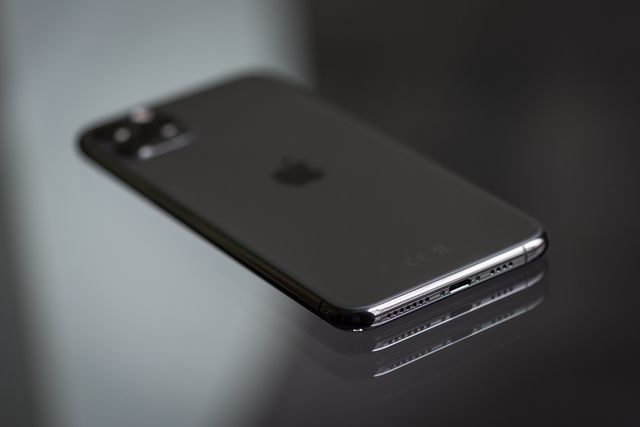 mobilní telefon